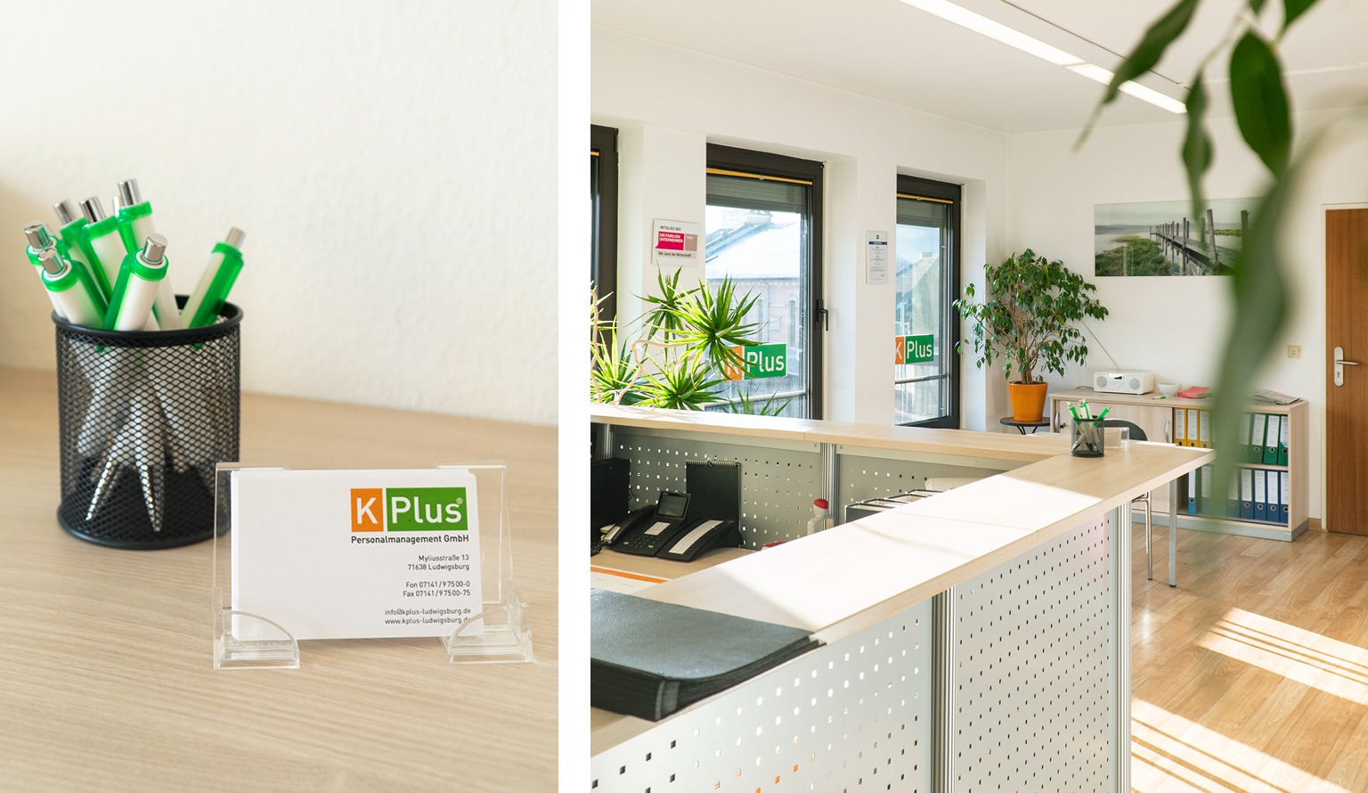 Kugelschreiber in Metallköcher hinter Visitenkarten von K-Plus, Einblick in das Büro von K-Plus